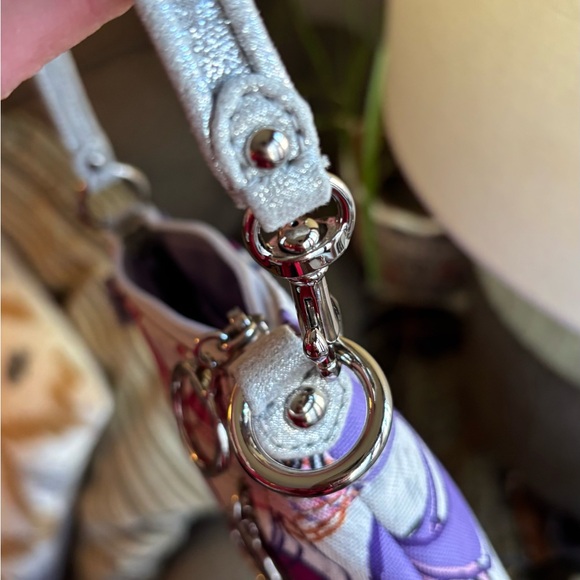 Authentic COACH 1941 POPPY shimmery Leather/thick Cotton zip closure wristlet - Picture 4 of 14